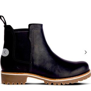 Chaco Fields Chelsea Boot in Black - W10 🖤
